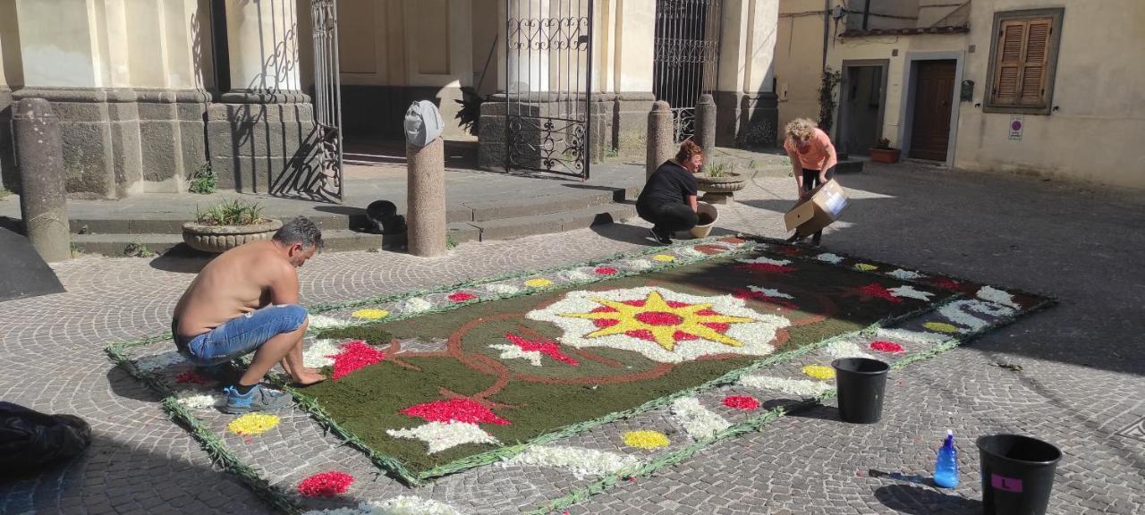 Piazza Duomo Casa Vacanze Sutri Kültér fotó